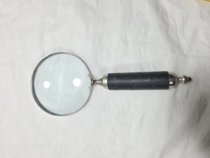 Loupe de poche avec poignée en cuir noir, loupe de bureau vintage en métal argenté, cadeau de luxe pour le bureau, artisanat - Product Image 1