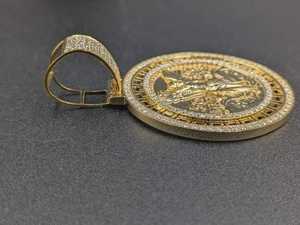 Colgante de Plata de Ley 925 con Moissanita VVS, Moneda Centenario Mexicana de 50 Pesos, Diseño Circular Personalizado en Dos Tonos, Certificado GCI IDGL - Product Image 2