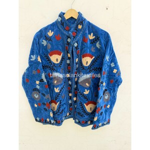 Veste indienne bleue Suzani faite à la main, broderie florale, blouson en velours, design pour femmes, col mandarin, manches longues, manteau - Product Image 1