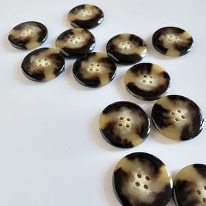 Proveedor Personalizado de Botones de Cuerno de Búfalo de Color Natural de 16mm-29mm para Prendas de Vestir, Precio al por Mayor, Hecho en India - Product Image 6