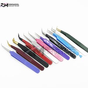 Pinzas y Peine Aplicadores de Precisión de Acero Inoxidable Dorado y Negro de 10MM para Extensiones de Pestañas, Personalizables y Coloridos - Product Image 1