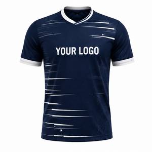 Ensemble d'uniformes de football personnalisés avec maillot d'équipe respirant, short assorti et noms de joueurs personnalisés pour une utilisation professionnelle en club - Product Image 2