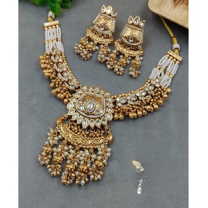 Hermoso Juego de Collar y Aretes Rajwadi con Acabado Antiguo Chapado en Oro de Alta Calidad para Mujer, Tradicional para Bodas y Compromisos - Product Image 1