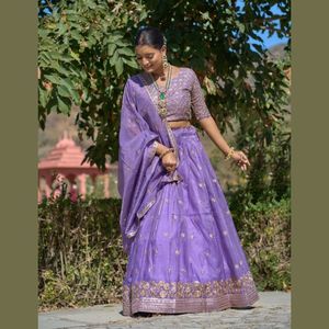 Vestido de fiesta para mujer con lentejuelas bordadas en morado y dorado, estilo Lehenga con bordado de hilo, traje de boda indio de Royal Export. - Product Image 5