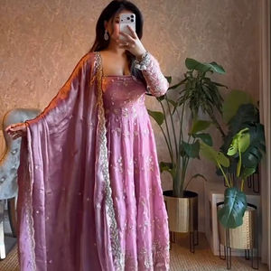 Compra al por mayor: Vestido Anarkali de seda Fandy de alta calidad con bordado de lentejuelas y hilo, Dupatta de 2.20 metros, Traje de ropa étnica completamente cosido, Tallas M L XL XXL - Product Image 1