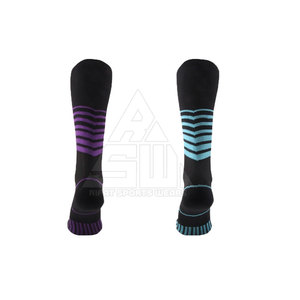 Nouvelles chaussettes de sport décontractées pour femmes et hommes en spandex/nylon, design tendance, impression numérique, hiver, football, respirantes - Product Image 2