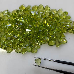 Péridot vert naturel 5 mm, taille triligne, qualité supérieure, pierre précieuse en vrac pour la fabrication de bijoux - Product Image 6