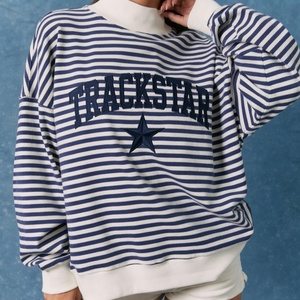 Sweat-shirt oversize à col montant rayé bleu marine et blanc pour femme, broderie Trackstar, en molleton épais - Product Image 5