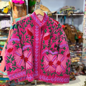 Chaqueta de algodón Suzani hecha a mano en India, chaqueta corta bordada a mano, abrigo unisex, chaqueta corta Suzani hecha a mano - Product Image 1