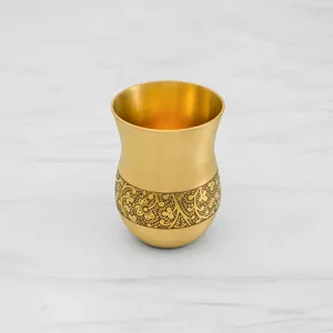 Assiette de cuisine indienne traditionnelle, thali, repas festif, bols ronds en métal, cuillère, verre, culture, célébrations. - Product Image 5