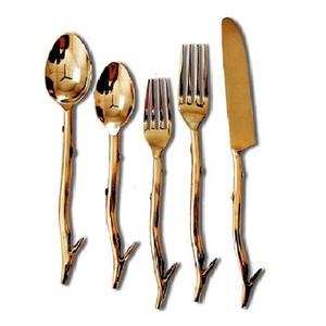 Un ensemble de couverts magnifiques très demandés transforme les repas ordinaires en expériences élégantes, nouvellement arrivés à un prix impressionnant. - Product Image 5