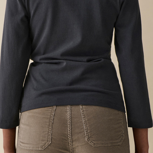 Camiseta básica de alta calidad para mujer, tela suave, ropa de uso diario, diseño de manga larga con material suave y cómodo, con logo. - Product Image 6