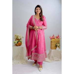 Conjuntos modestos de diseñador bordados Pent y vestido Dupatta con trabajo de secuencia - Product Image 4