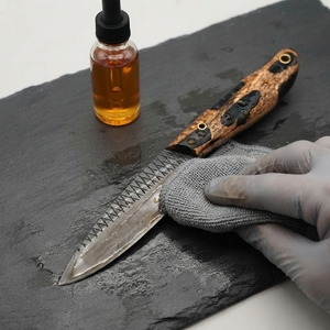 Couteau de chasse, de camping et de bushcraft à lame fixe en acier carbone, fait main sur mesure, avec manche hybride bois-résine, vente en gros OEM - Product Image 5