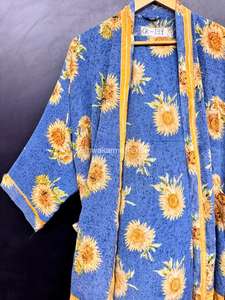 Robe kimono en soie crêpe douce vintage de luxe pour femmes |   Imprimé floral fait main, col en V, taille élastique, manches courtes |   Printemps Automne - Product Image 3