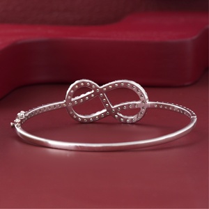 Brazalete Infinito de Oro Blanco y Amarillo de 14K con Diamante Redondo Cultivado en Laboratorio de 2.27 CT, Certificado IGI, Estilo Pulsera de Tenis - Product Image 4