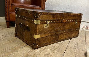 Table basse en bois de manguier faite à la main avec coffre de rangement, en cuir buff et laiton clouté, meuble vintage pour salon - Product Image 5