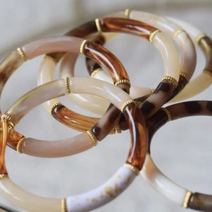 กำไลข้อมือเรซินทำมือสุดเก๋ – เครื่องประดับเรซินสีสันสดใส น้ำหนักเบาสำหรับผู้หญิง เครื่องประดับแฟชั่น และของขวัญ - Product Image 6