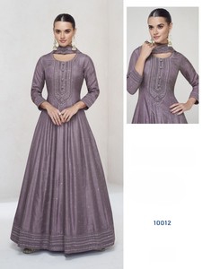 Ensemble Anarkali traditionnel brodé à la main pour la collection de fêtes indiennes et pakistanaises - Product Image 3