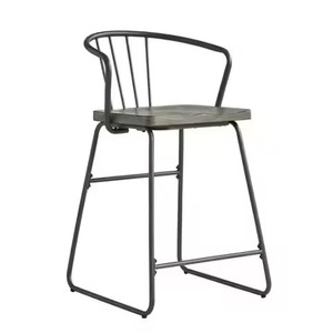 Tabouret et chaise de bar en bois de pin massif naturel, fabrication directe, plateau carré, pour utilisation dans les pubs, les bières-terrasses et les comptoirs. - Product Image 4