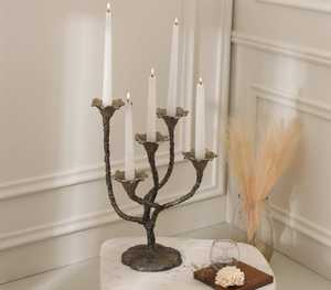 Candelabro rústico antiguo con acabado de aluminio y cinco portavelas para decoración del hogar, diseño duradero. - Product Image 1