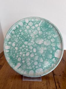 Assiette à dîner en céramique à motif marbré aquatique, finition artistique à glaçure bulle, surface lisse, parfaite pour une présentation de table chic et moderne - Product Image 2