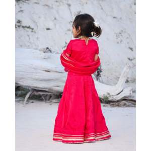 Lehenga Choli en soie rose indien/pakistanaise pour enfants de 1 à 2 ans pour les mariages - Product Image 3