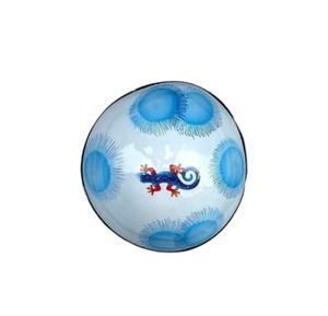 Tazón de Coco Lacado Artesanal, Diseño Artístico Azul Claro, Plato Decorativo Único para Hogares Modernos y Elegantes - Product Image 1