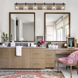 Lámpara de Baño Estilo Rústico de 49 Pulgadas con 6 Luces, Pantallas de Vidrio Transparente con Diseño de Grano de Madera Negra, Aplique de Pared - Product Image 5