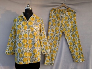 Conjunto de Pijama de Algodón 100% con Estampado Floral, Ropa de Dormir para Verano y Otoño, Estilo Casual Suave y Liso - Product Image 3