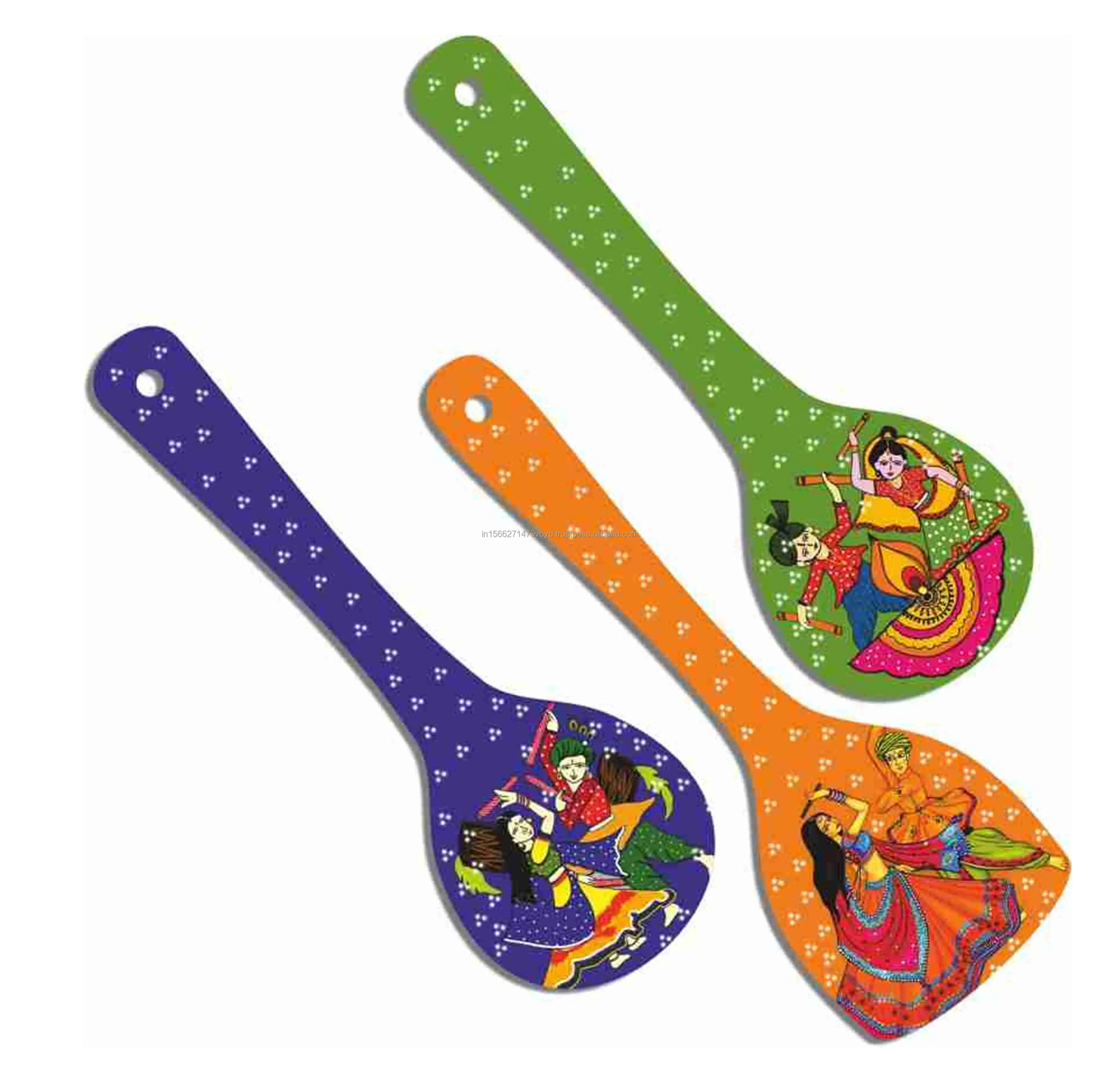 Ppbbles Houten Vinyl Afdrukken Water Proof Geschilderde Dandiya Premium Houten Keuken Gebruiksvoorwerp Set Handgemaakte Lepel Gemaakt In India