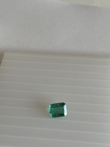 พลอยมรกตแซมเบียธรรมชาติ 2.57 กะรัต รูปทรงแปดเหลี่ยม ขนาด 9x7x4.4 มม. พลอยสีเขียวแบบหลวม รับรองโดยผู้เชี่ยวชาญภายนอก แหวนจากร้านอัญมณี - Product Image 2