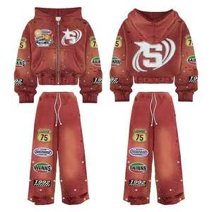 Ensemble de survêtement streetwear oversize unisexe personnalisé, comprenant un sweat à capuche brodé délavé et vieilli avec strass et un pantalon large à cordon de serrage - Product Image 1