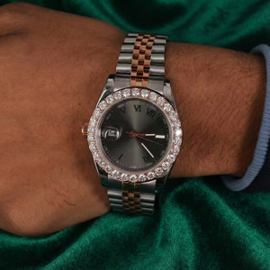 Montre à cadran noir avec lunette sertie de diamants bicolores, bracelet Jubilé, affichage de la date, cadeau pour lui, cadeau d'anniversaire - Product Image 3