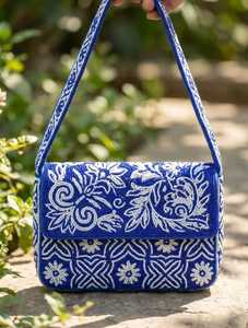 Sophisticated <b>Pearl</b> Bead Crossbody <b>Bag</b> for Women with Refined Decorative Patterns and Elegant Craftsmanship for Parties - Product Image 5