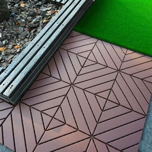 Paquete de 44 Baldosas de Plástico Entrelazadas Cuadradas de 12 x 12 Pulgadas, Impermeables, para Uso en Interiores y Exteriores, Resistentes a la Intemperie - Product Image 2