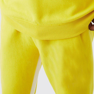 Sweat-shirt jaune à col rond pour homme avec impression du slogan « Home Is Where The Art Is », ensemble de survêtement streetwear à manches longues - Product Image 6