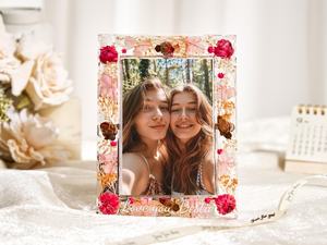 Cadre photo en résine fait main avec fleurs séchées, cadre photo décoratif horizontal pour table, pour la décoration de la maison - Product Image 3