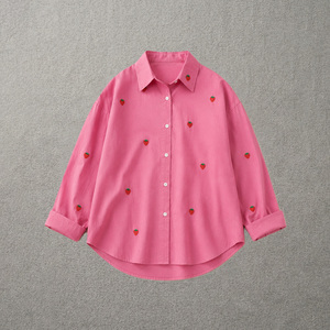 Chemise boutonnée rose brodée fraises pour femme, manches longues, coupe décontractée, personnalisable, en coton, collection Printemps-Été - Product Image 3