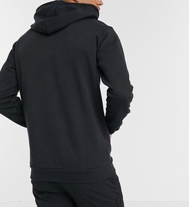 เสื้อฮู้ดผ้าฝ้ายแบบสวมหัวสำหรับผู้ชาย ผลิตขายส่งแบบ OEM คุณภาพพรีเมียม ผ้าฟลีซหนานุ่ม ทรงปกติ รับผลิตตามแบบ สีพื้น สำหรับฤดูหนาว - Product Image 3