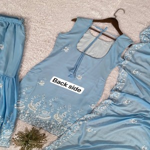 Conjunto Étnico VASTRA COTTAGE para Mujer, Top de Georgette con Bordado de Lentejuelas y Sharara de Georgette a Juego, para Fiestas - Product Image 4