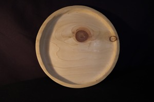 Plateau de service rond en bois d'olivier naturel et en bois époxy pour apéritifs, charcuterie, fromages, boissons - Product Image 3