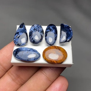 พลอยพีเทอร์ไซต์สีน้ำเงินทองทรงหลังเบี้ย ชิ้นส่วนหลากหลายแบบสำหรับคุณในการเลือกสรรเครื่องประดับที่สมบูรณ์แบบ พลอยเม็ดเดี่ยวคุณภาพสูง - Product Image 2