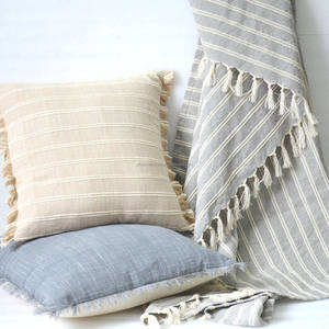 Manta de cama de algodón Handloom Pastel con textura de tejido flameado a rayas Borde de borla con flecos y acabado rústico elaborado en la India - Product Image 6