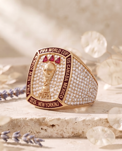 Anillo de Campeonato Dorado para Aficionados al Fútbol, Joyería Inspirada en Trofeos de Fútbol, Regalo Coleccionable Deportivo 2026, Anillo Distintivo - Product Image 2