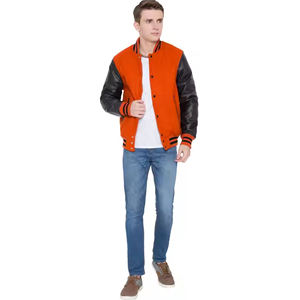 Veste universitaire personnalisée avec logo imprimé, orange et noir, corps en laine, manches en cuir de vache véritable, col montant, motif hiver - Product Image 5