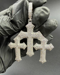 Colgante de Cruz Triple con Incrustaciones de Diamantes, Joyería Religiosa de Plata 925, Estilo Hip Hop - Product Image 1