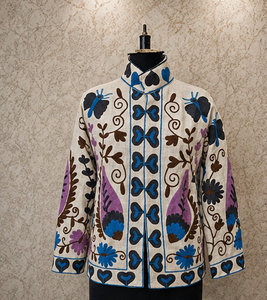 Blouson bomber Suzani multicolore luxueux en velours de coton, motifs cœurs, fleurs et feuilles de Jaipur, style bohème, fait main, respirant, artisanal, pour export B2B - Product Image 1