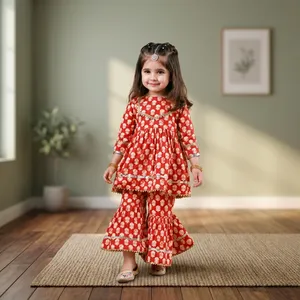 Ensemble Kurta et Sharara pour filles en coton à manches longues, imprimé floral, orné de dentelle Gota - Rouge (Toutes saisons) - Product Image 1
