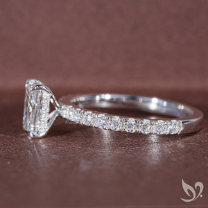 Anillo de Compromiso con Diamante Cultivado en Laboratorio de Corte Radiante de 1 Quilate |   Anillo de Boda de Lujo de Oro Sólido de 10k con Certificado IGI - Product Image 4